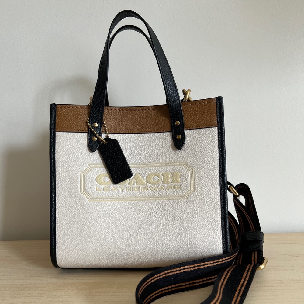 Coach field tote bag 22